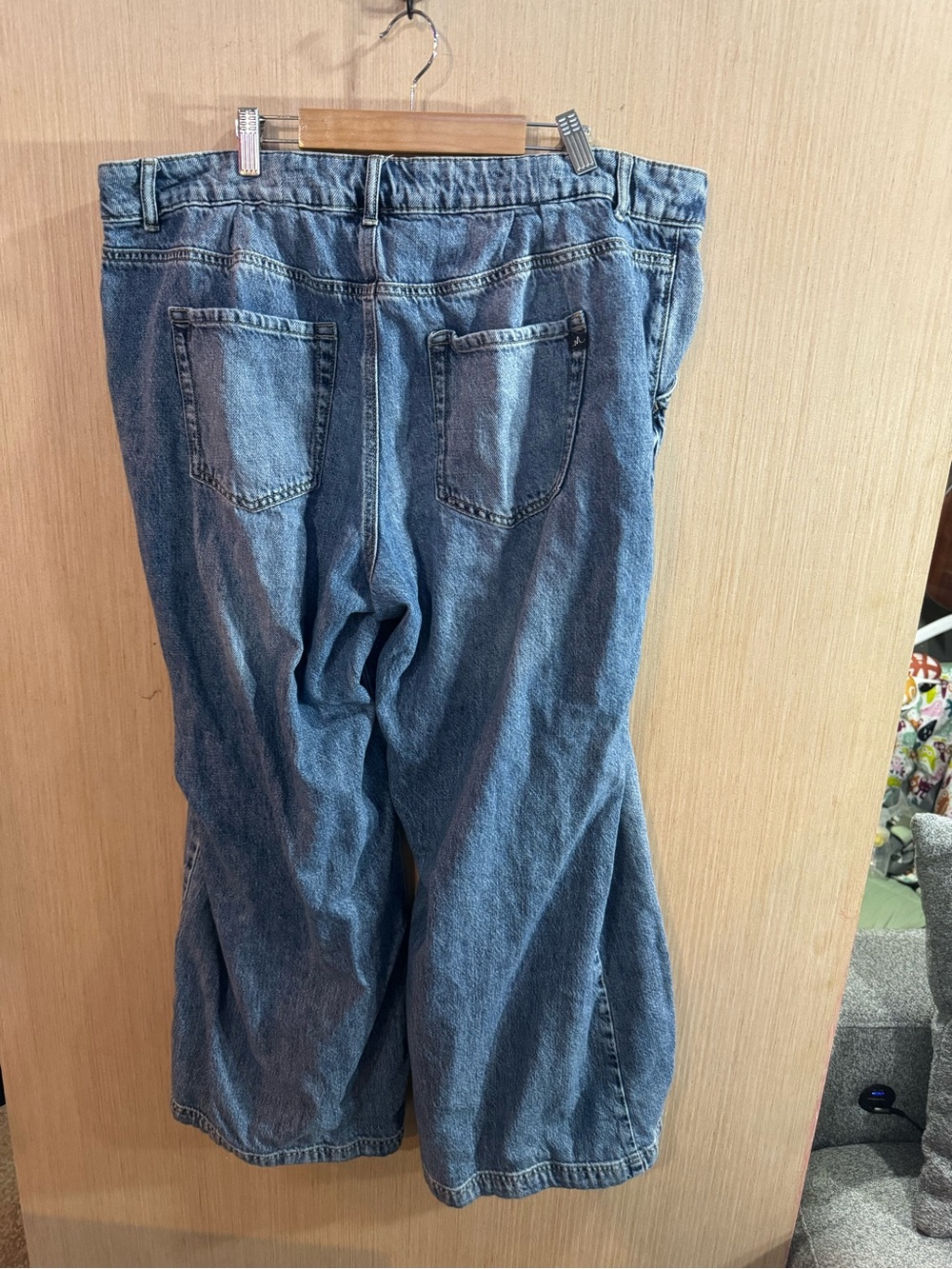 Maurices High-Rise Medium Wash Crop Baggy Jeans Size 20 - Picture 3 of 4